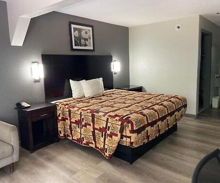 Speedway Inn & Suites กริฟฟิน ภายนอก รูปภาพ